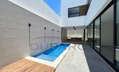 Casa  en Venta  de 4 recamaras con Piscina en Residencial del Lago