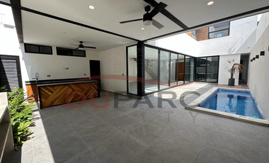 Casa  en Venta  de 4 recamaras con Piscina en Residencial del Lago