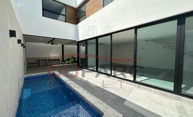 Casa  en Venta  de 4 recamaras con Piscina en Residencial del Lago