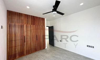 Casa  en Venta  de 4 recamaras con Piscina en Residencial del Lago