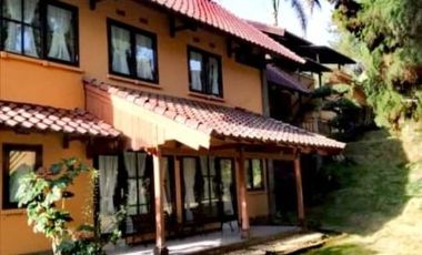 VILLA GRAND WHIZ TRAWAS MOJOKERTO MURAH