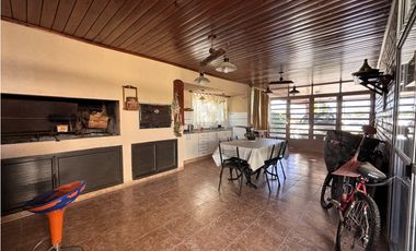 SE VENDE CASA 2 DORM, Bº TIERRAS DEL FUNDADOR - A PASOS PIEDRAS MORAS