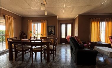 SE VENDE CASA 2 DORM, Bº TIERRAS DEL FUNDADOR - A PASOS PIEDRAS MORAS