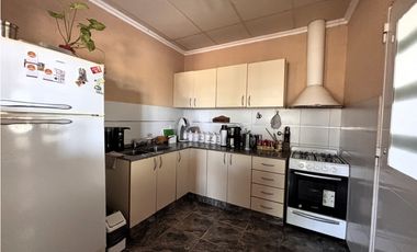 SE VENDE CASA 2 DORM, Bº TIERRAS DEL FUNDADOR - A PASOS PIEDRAS MORAS