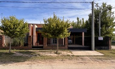 SE VENDE CASA 2 DORM, Bº TIERRAS DEL FUNDADOR - A PASOS PIEDRAS MORAS