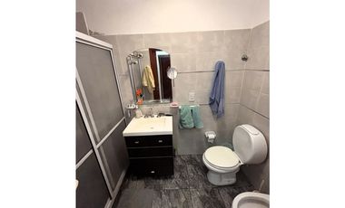 SE VENDE CASA 2 DORM, Bº TIERRAS DEL FUNDADOR - A PASOS PIEDRAS MORAS