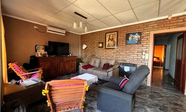 SE VENDE CASA 2 DORM, Bº TIERRAS DEL FUNDADOR - A PASOS PIEDRAS MORAS