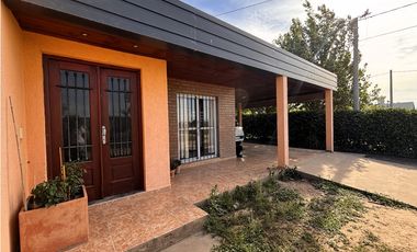 SE VENDE CASA 2 DORM, Bº TIERRAS DEL FUNDADOR - A PASOS PIEDRAS MORAS