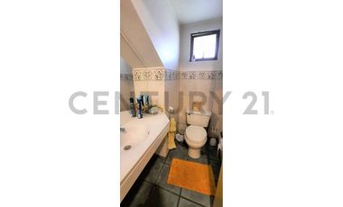 SE VENDE AMPLIA CASA EN CONDOMINIO