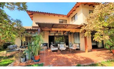 SE VENDE AMPLIA CASA EN CONDOMINIO