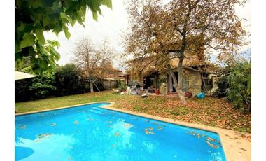 SE VENDE AMPLIA CASA EN CONDOMINIO