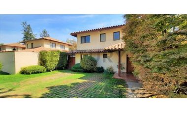 SE VENDE AMPLIA CASA EN CONDOMINIO