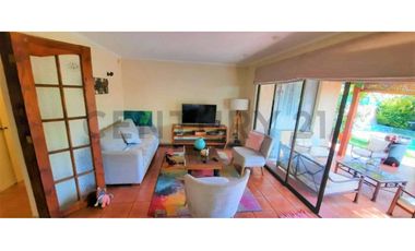 SE VENDE AMPLIA CASA EN CONDOMINIO