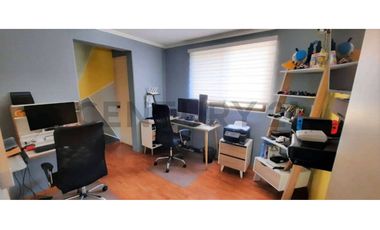 SE VENDE AMPLIA CASA EN CONDOMINIO