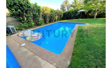 SE VENDE AMPLIA CASA EN CONDOMINIO