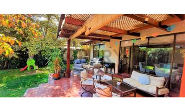 SE VENDE AMPLIA CASA EN CONDOMINIO