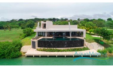 Espectacular casa en Marina Baru Cartagena con muelle propio