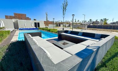 SUR EN VILANOVA EXCELENTE TERRENO MUY CERCA DEL AREA COMUN Y SUPER UBICACION