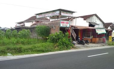 RUMAH LUAS SIAP HUNI DAN TEMPAT USAHA DEKAT SLEMAN CITY HALL