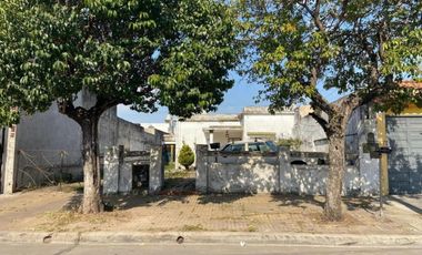 VENTA - Casa a reciclar en Haedo.