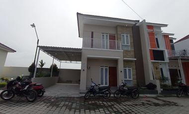 Rumah 2 Lantai Di Perumahan Gardenia Residence Jomboran!!!