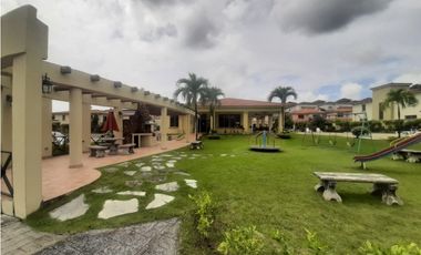 VENTA CASA EN PASEO DORADO, EN CONDADO DEL REY