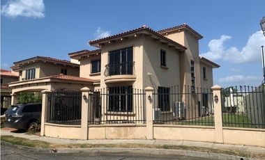 VENTA CASA EN PASEO DORADO, EN CONDADO DEL REY
