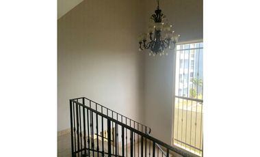 VENTA CASA EN PASEO DORADO, EN CONDADO DEL REY