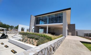 Casa en venta al poniente, en XARAMA