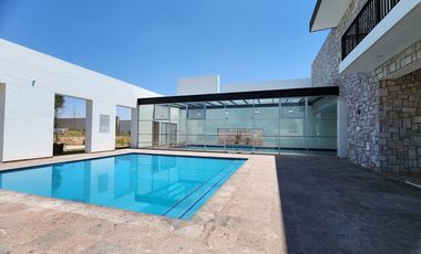 Casa en venta al poniente, en XARAMA