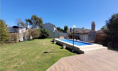 VENTA CASA 3 AMBIENTES CON PILETA Y QUINCHO EN MAR CHIQUITA