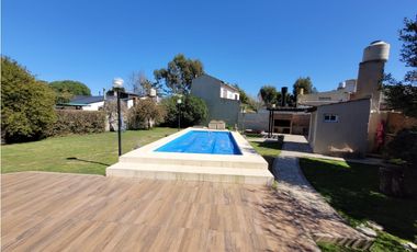 VENTA CASA 3 AMBIENTES CON PILETA Y QUINCHO EN MAR CHIQUITA