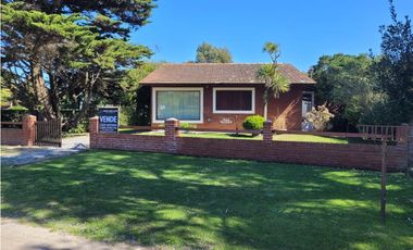 VENTA CASA 3 AMBIENTES CON PILETA Y QUINCHO EN MAR CHIQUITA