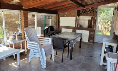 VENTA CASA 3 AMBIENTES CON PILETA Y QUINCHO EN MAR CHIQUITA