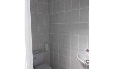 Se alquila local comercial en Plaza Cordoba