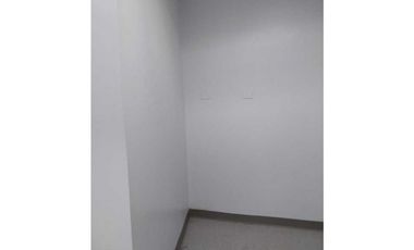 Se alquila local comercial en Plaza Cordoba