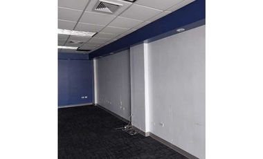 Se alquila local comercial en Plaza Cordoba