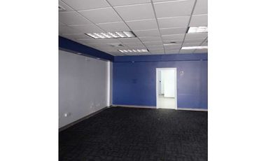 Se alquila local comercial en Plaza Cordoba