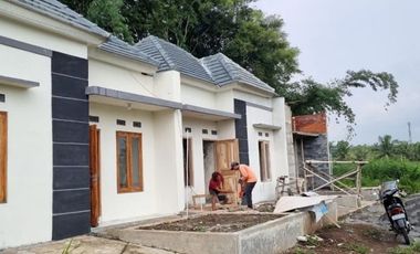 DIJUAL RUMAH CANTIK TEPI JALAN UTAMA DI MAGELANG