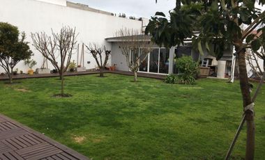 Casa 4 ambientes con gran parque y pileta. Parque Luro.