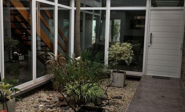 Casa 4 ambientes con gran parque y pileta. Parque Luro.