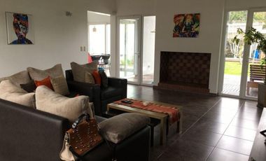 Casa 4 ambientes con gran parque y pileta. Parque Luro.