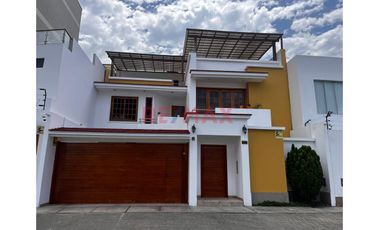 Se Alquila Casa  De 3 Pisos Con Excelentes Acabados En Urbanización El Golf A 14,000 Soles