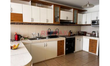 Se Alquila Casa  De 3 Pisos Con Excelentes Acabados En Urbanización El Golf A 14,000 Soles