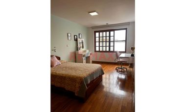 Se Alquila Casa  De 3 Pisos Con Excelentes Acabados En Urbanización El Golf A 14,000 Soles