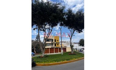 Se Alquila Casa  De 3 Pisos Con Excelentes Acabados En Urbanización El Golf A 14,000 Soles