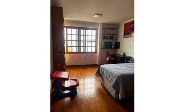 Se Alquila Casa  De 3 Pisos Con Excelentes Acabados En Urbanización El Golf A 14,000 Soles