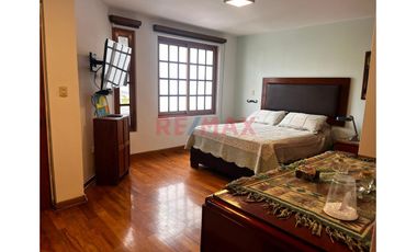 Se Alquila Casa  De 3 Pisos Con Excelentes Acabados En Urbanización El Golf A 14,000 Soles