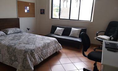 VENTA de casa en Urbanización El Alamo Km 2.5 Samborondón