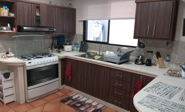 VENTA de casa en Urbanización El Alamo Km 2.5 Samborondón